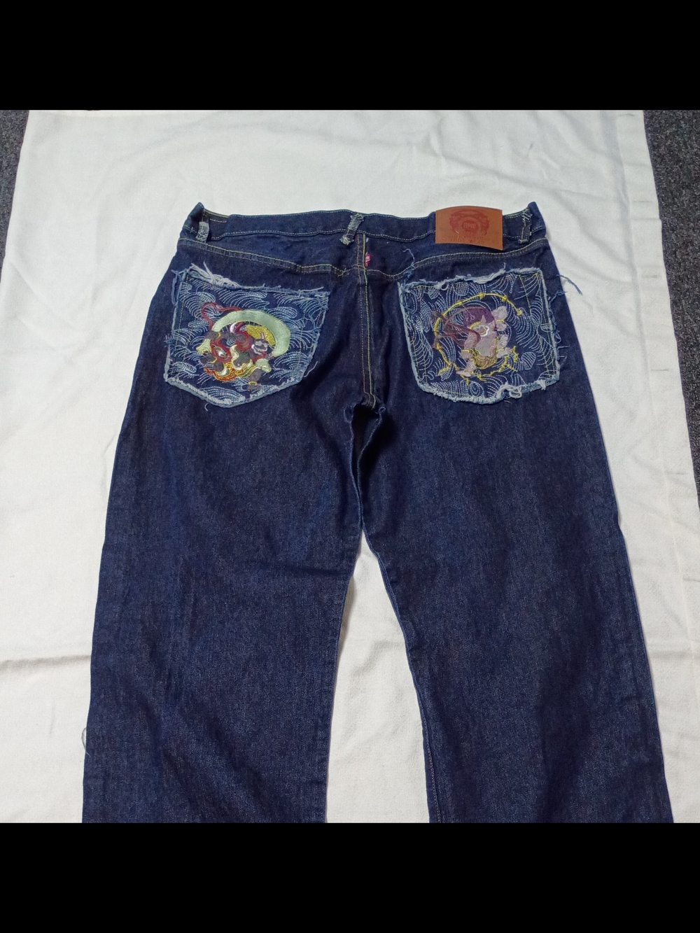 Y2K Vintage Men's Dark Blue Denim Jeans with Embroidered Back Pockets